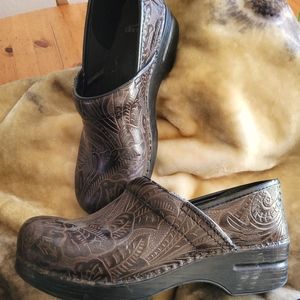 Dansko brown shoes size 10